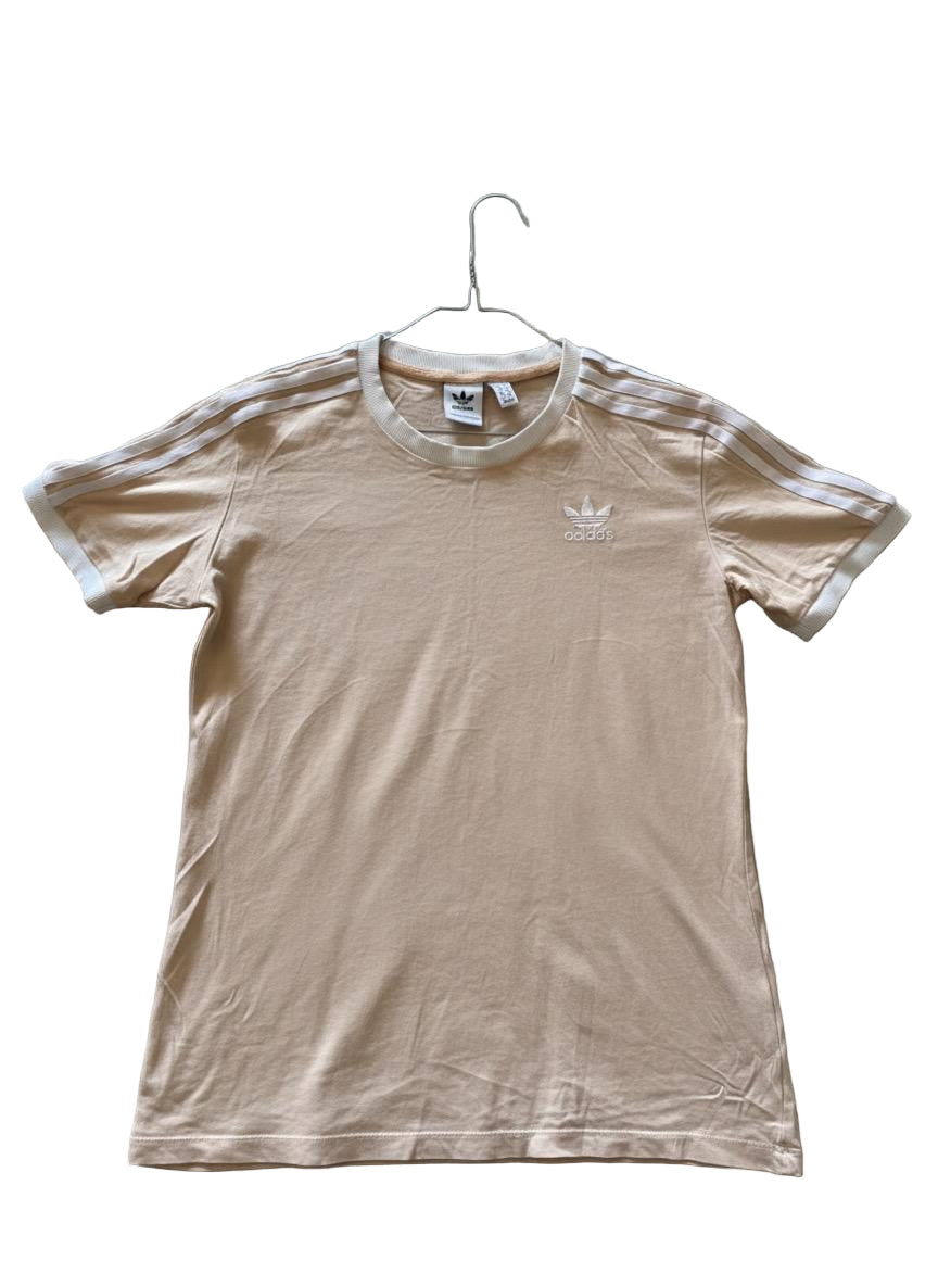 Adidas pink t-shirt 🌸