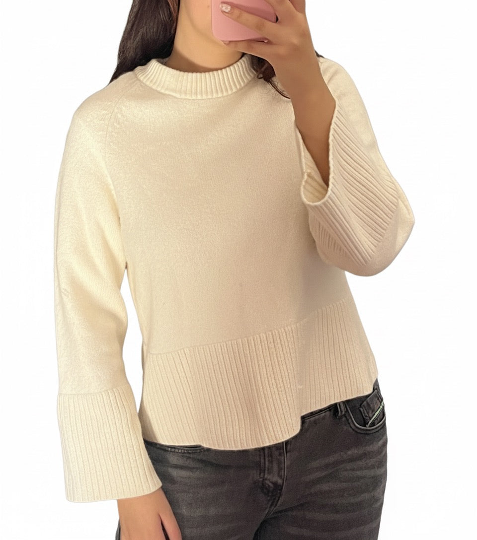Milky white sweater 🌸