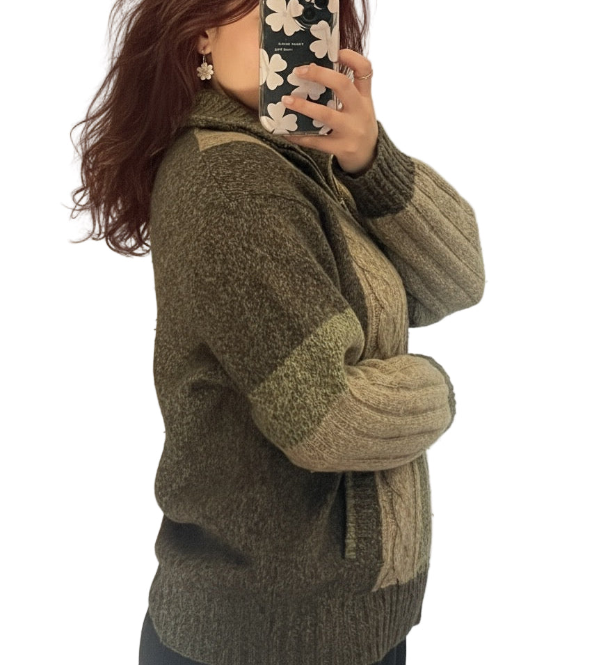 Green sweater 🌸